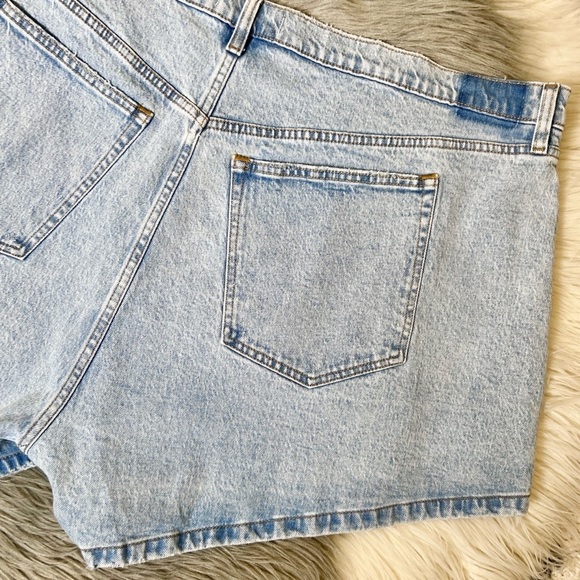 NEW Abercrombie The Mom High Rise Curve Love Plus Women’s Denim Shorts Sz 22 - Picture 8 of 8